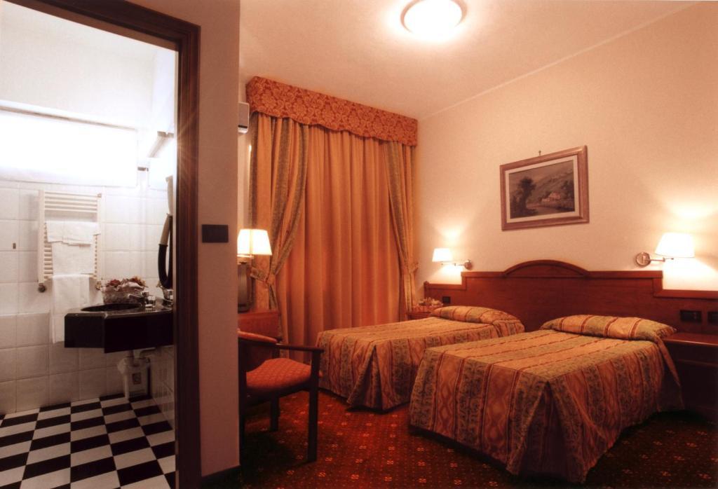 Hotel Cinzia Ristorante Christian E Manuel Vercelli Værelse billede