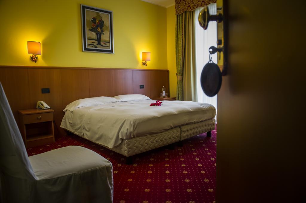 Hotel Cinzia Ristorante Christian E Manuel Vercelli Eksteriør billede