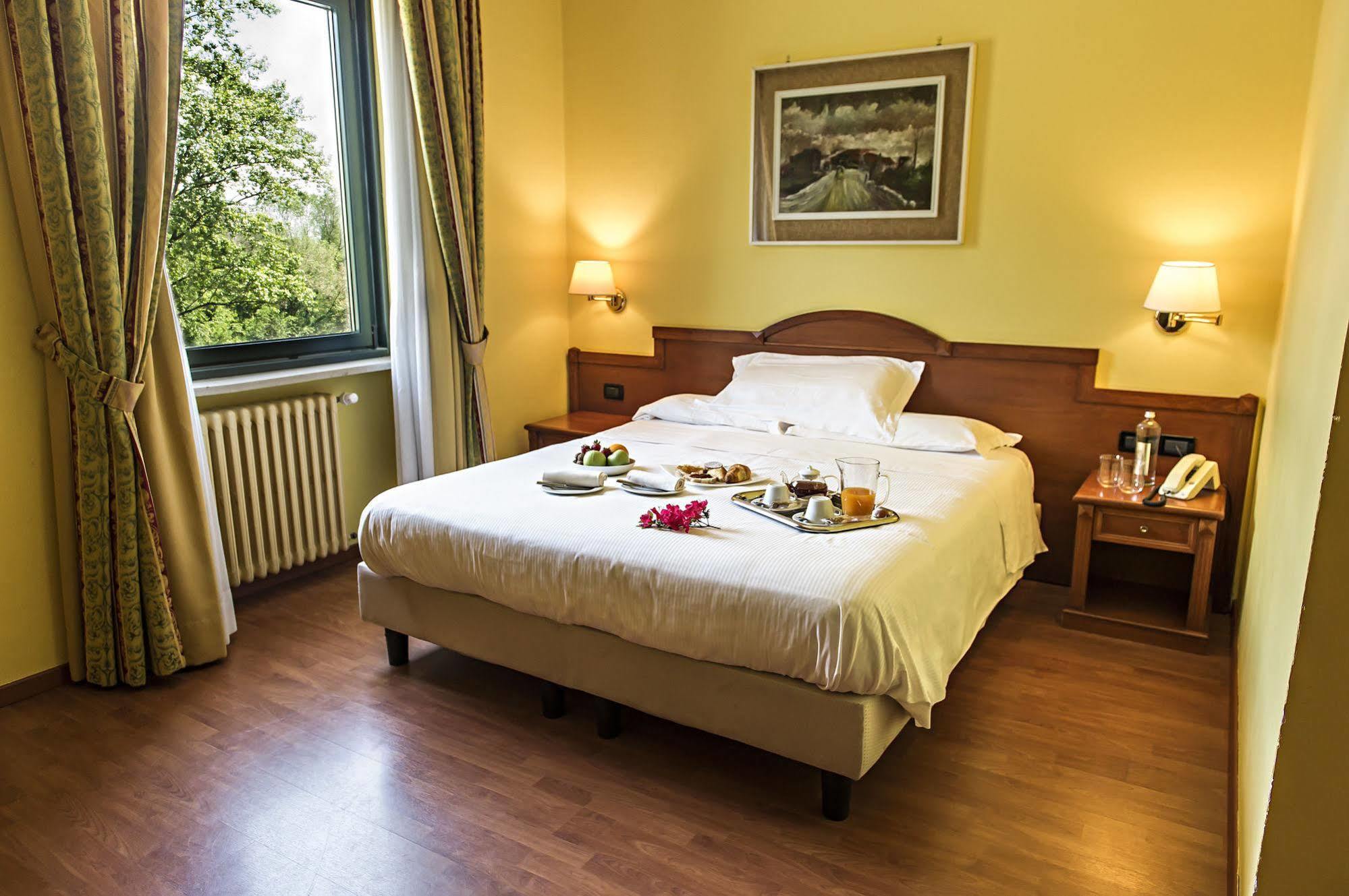 Hotel Cinzia Ristorante Christian E Manuel Vercelli Eksteriør billede